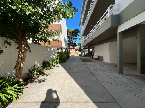 Magnifico Departamento Tres Ambientes Con Cochera Y Gas Natural A Metros Del Mar En Venta En Villa Gesell