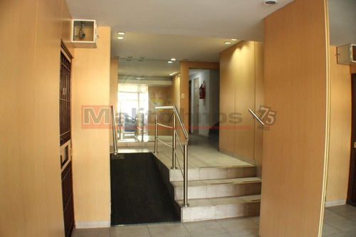 Venta Departamento 3 Ambientes Con Balcón Al Frente En Barrio Velez Sarsfield