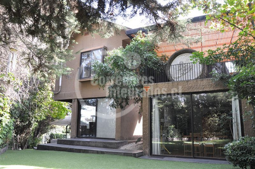 Casa En Venta De 5 Dorm. En Las Condes Preciosa