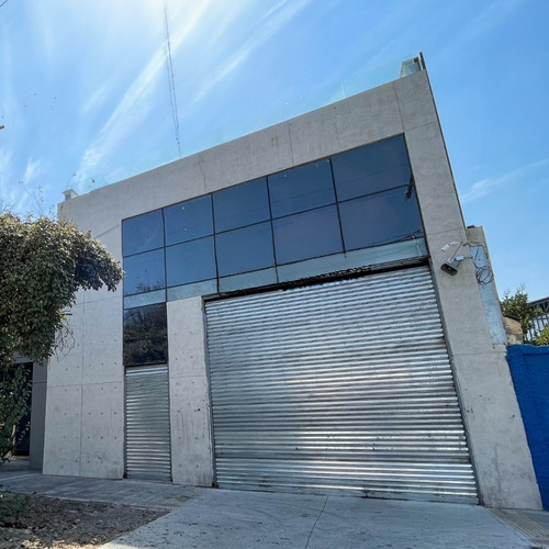 Edificio Industrial Con Bodegas Oficinas Y Terraza