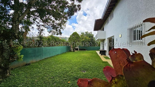 Casa En Venta En La Trinidad Remodelada En Calle Cerrada 25-5053 Jc
