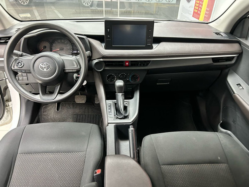 Toyota Yaris 4p Sedán Base L4/1.5 Aut