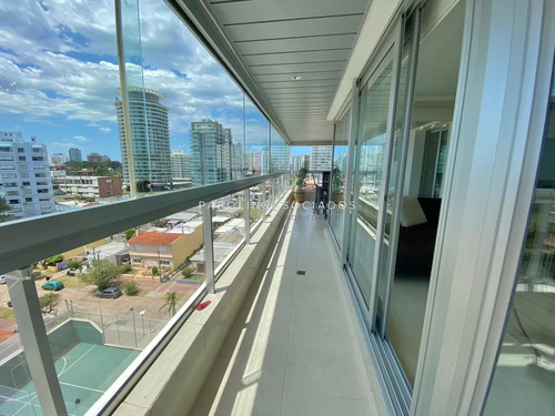 Apartamento En Alquiler De Tres Dormitorios, Punta Del Este