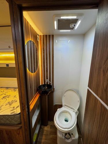 Motorhome Sprinter517 2024 Para 6pessoas Viajando E Dormindo