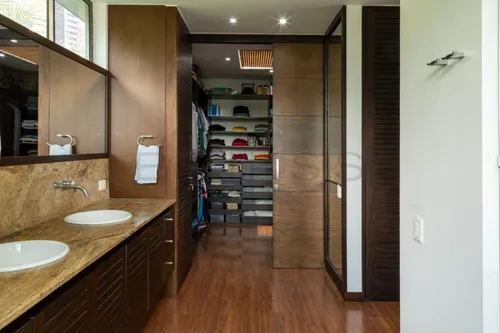 Casa En Venta En Las Lomitas. Cod V50990
