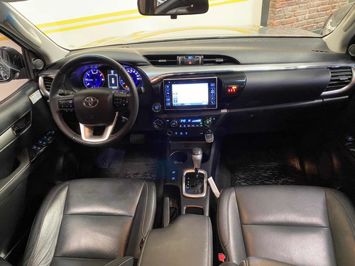 Toyota Hilux 2.8 Cd Srx 177cv 4x4 At 2017