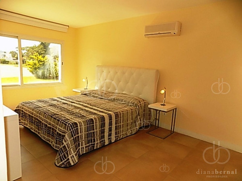 Imagen 22 de 28 de Casa En Mansa, 4 Dormitorios, Piscina Climatizada, En Barrio Privado, Punta Del Este