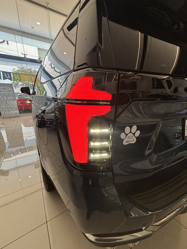 Chevrolet Suburban 5.3 High Country 4X4 At