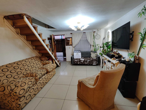 5 Dormitorios / 3 Baños (98369)