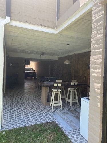 Imagen 6 de 17 de Venta De Hermoso Chalet En Ituzaingo Norte