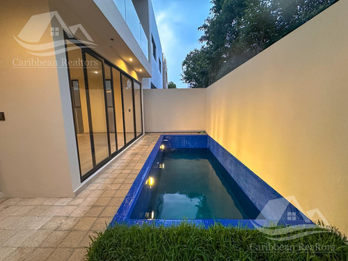 Casa En Venta En Via Cumbres Cancun