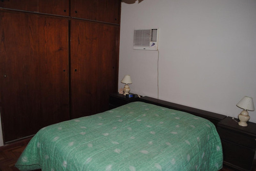 Venta De Casa En Quilmes Con Cochera Patio Quincho