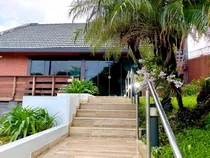 Comprar Casa En El Centro De Encarnación: 3 Habitaciones Y 3 Baños