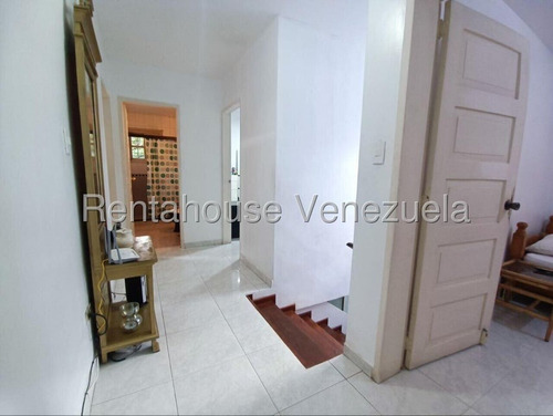 Estupenda ,amplia Y Ventilada Casa De 2 Niveles , En Venta Ubicada En La California Sur 25-17337