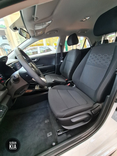 Imagen 18 de 25 de Kia Rio Hatchback Vibrant Mecanico 2023