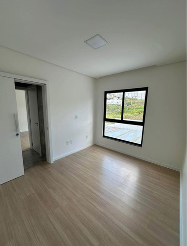 Casa Ideal Para Sua Família! A 10 Minutos Do Centro De Chapecó, Com Ótimo Acabamento, Ambientes Amplos E Prontos Para Receber Você Com Todo O Conforto.