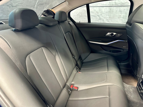 BMW Serie 3 3.0 330i Sedan Sport Line 252cv