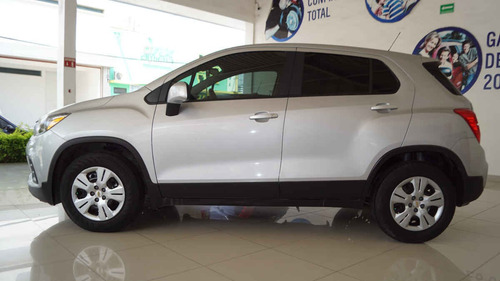 Imagen 2 de 15 de Chevrolet Trax 2018 5p Ls L4/1.8 Man