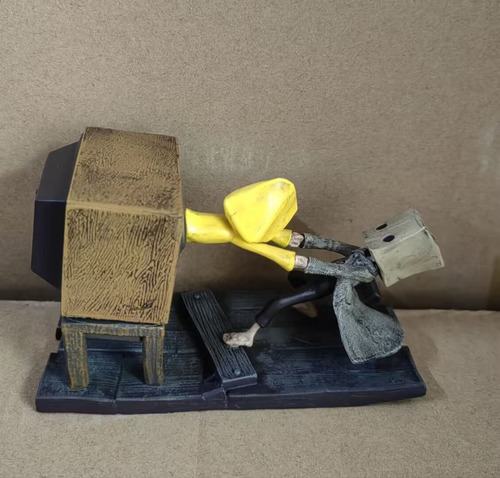 Figura Saliendo De Tv Six Y Mono Juego Little Nightmares 7cm