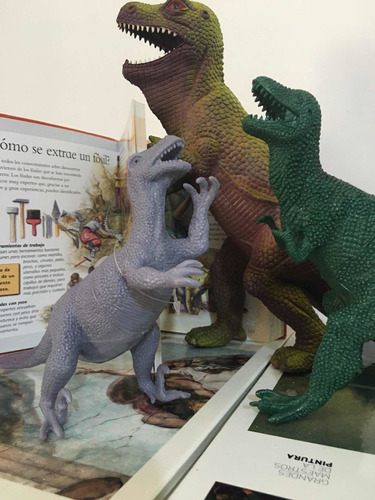 Figuras De Dinosaurio Con Libro En Español   De 35cm