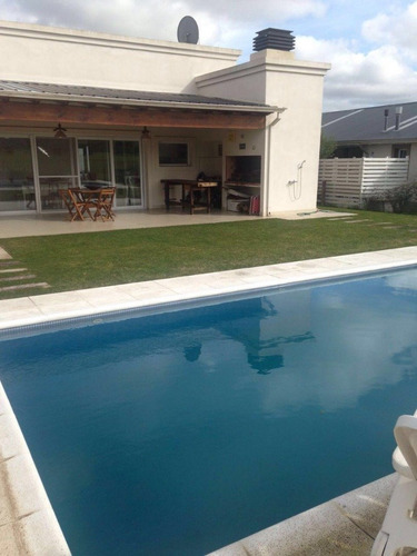 Excepcional Casa En Venta En Barrio Rumenco