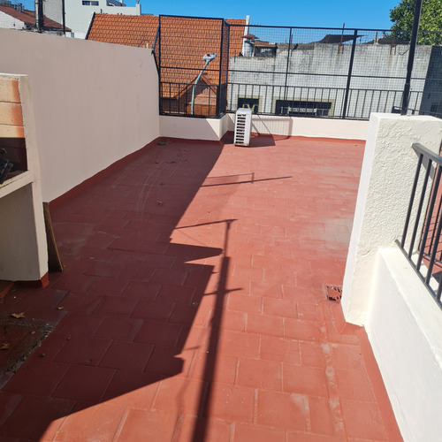 Departamento Tipo Ph 1 Piso Por Escalera Con Terraza Y Patio