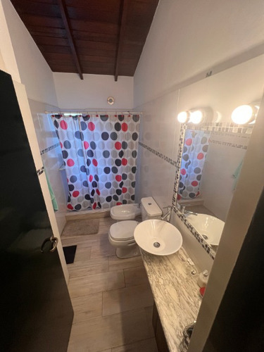 Chalet En Venta En Castelar Sur