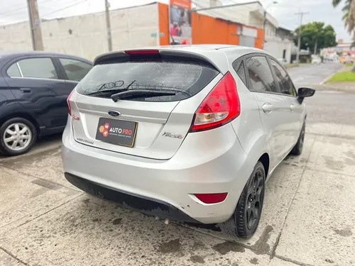 Ford Fiesta 1.6 Hatchback Mecánica