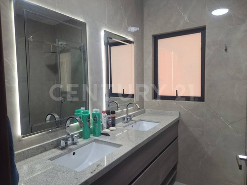 Excelente Casa En Renta En Chiluca.