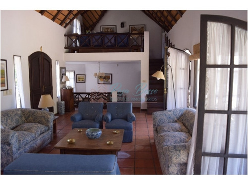 Casa En Rincã³n Del Indio, 6 Dormitorios *- Ref: 3724