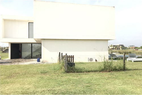 Casa 5 Ambientes En Venta En Escobar Al Lago