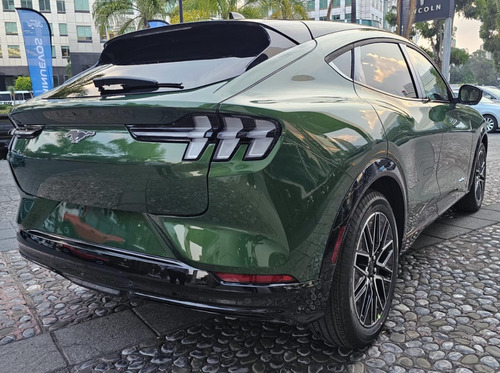 Ford Mustang Mach-E 0.0 Premium Awd
