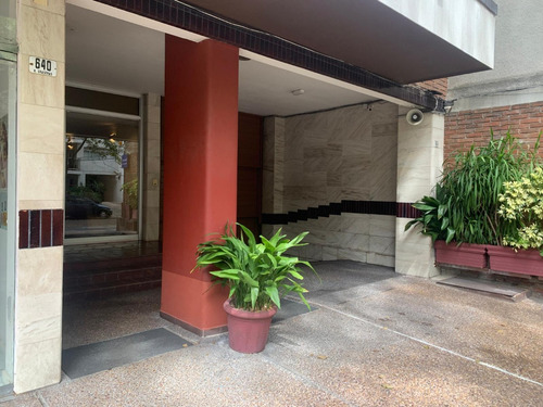 Lugar De Garaje Fijo Techado En Venta, Villa Biarritz, Punta Carretas