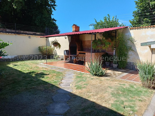 24-13391 Hermosa Casa En Venta, Urb. Los Samanes, Maracay Mord