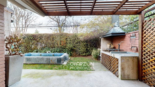 Casa En Venta De 4 Dormitorios 2 Baños 2 Estacionamientos