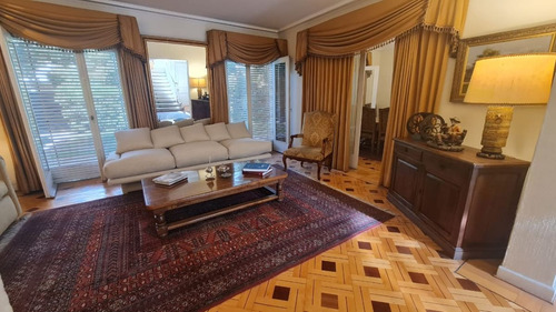Venta De Hermosa Casa En Sector Residencial. Providencia.