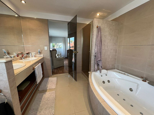 Venta Casa 6 Ambientes 600 M2- Castelar Norte