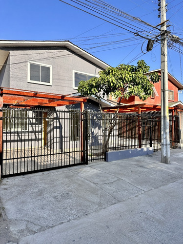 Gran Casa Como Nueva En Bosque San Carlos 4d 2b Oportunidad!