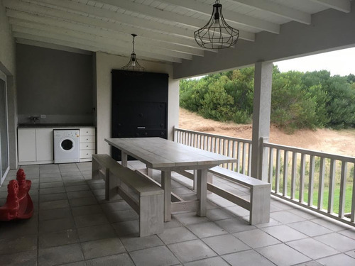 Casa De 5 Ambientes Más 4 Baños
