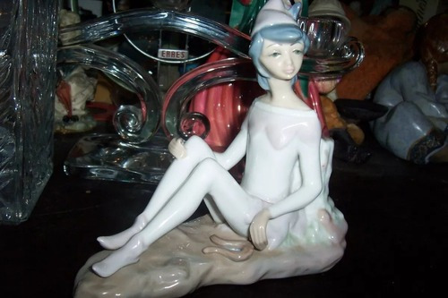 Figura De Porcelana Casades Joven Sentado En Perfecto Estado