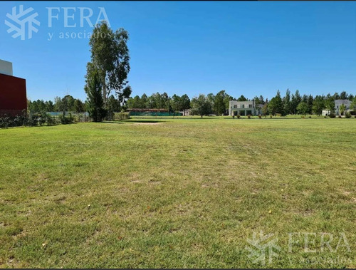Imagen 7 de 11 de Venta De Lote En Club Miralagos 2 (28069)