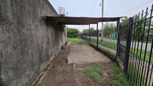 Casa 3 Ambientes Con Patio Y Cochera Cubierta Sobre Carmen Puch Esquina Adolfo Alsina