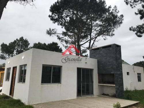 Venta De Casa 2 Dormitorios En Balneario Buenos Aires- Ref: 1639