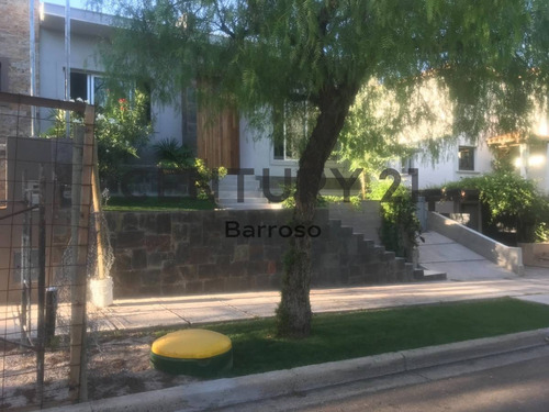 Imagen 3 de 23 de Espectacular Casa En Barrio Dalvian