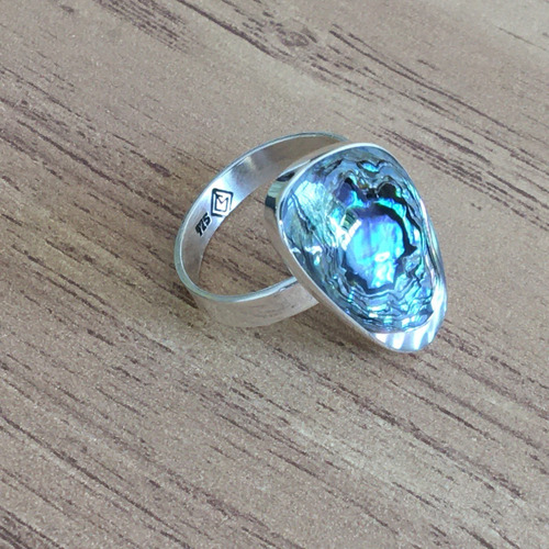 Imagen 5 de 10 de Anillo Triángulo Con Concha De Abulón De Plata .925 Agálea