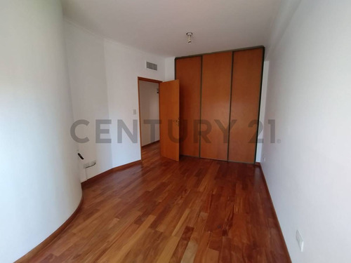 Departamento En Venta 3 Dormitorios Con Cochera En La Plata Ubicado En Calle 14 Entre 44 Y 45, A