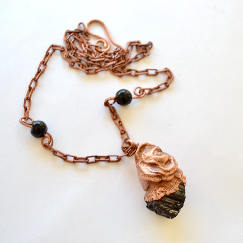 Imagen 3 de 10 de Collar Flor Con Turmalina Negra, Obsidiana Y Cobre, Cod1