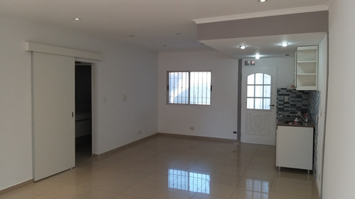 Venta Casa + Depto. Merlo Apto Credito. Calle Mitre Al 2000