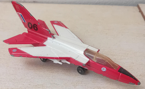 Avion Matchbox Panamá Tornado F132 Jet Skybuster 11 Cm Rojo (Usado)