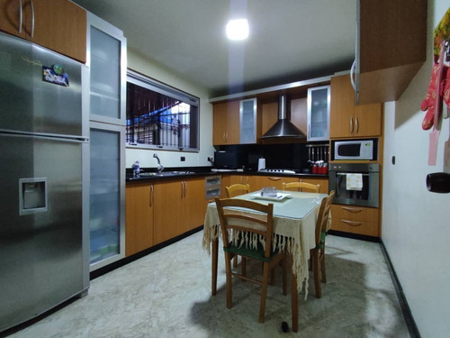 Imagen 2 de 22 de Adriana Atienzo Vende | Apartoquinta En Urb. Prebo (foc-1089)